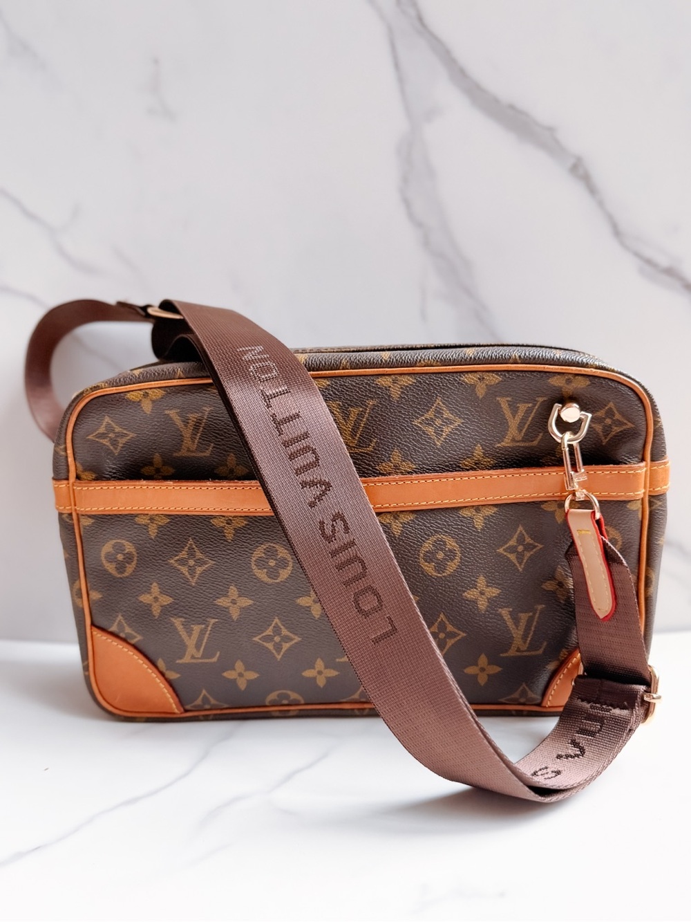 Louis Vuitton Monogram Clutch as Crossbody - Picture 3 of 15